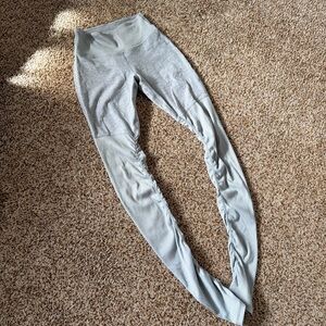 ALO Yoga Light Gray Ruched Leggings